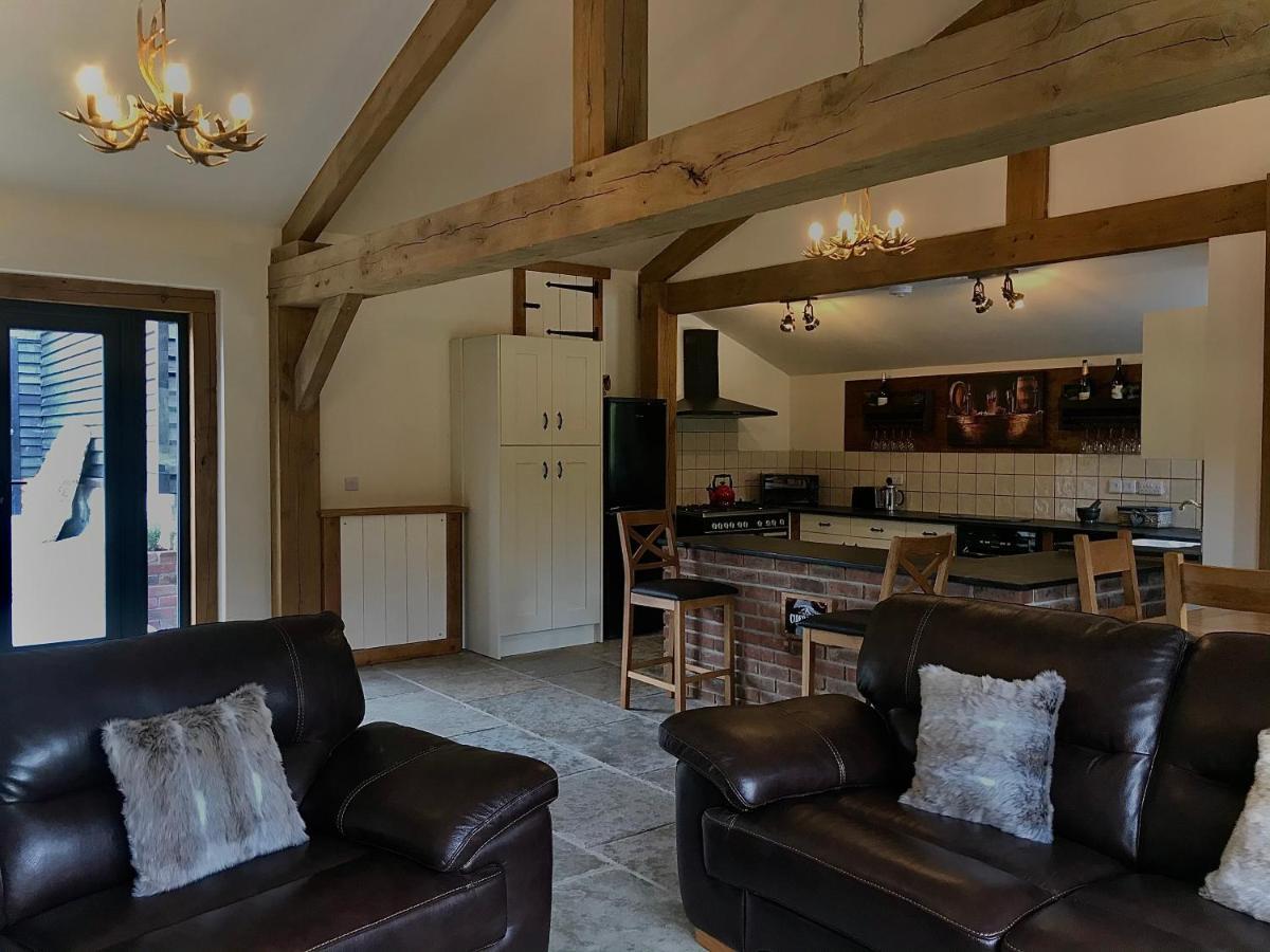 Trelaske Mill Cider Barn-With Hot Tub, Fire Pit Bbq Lewannick Zewnętrze zdjęcie