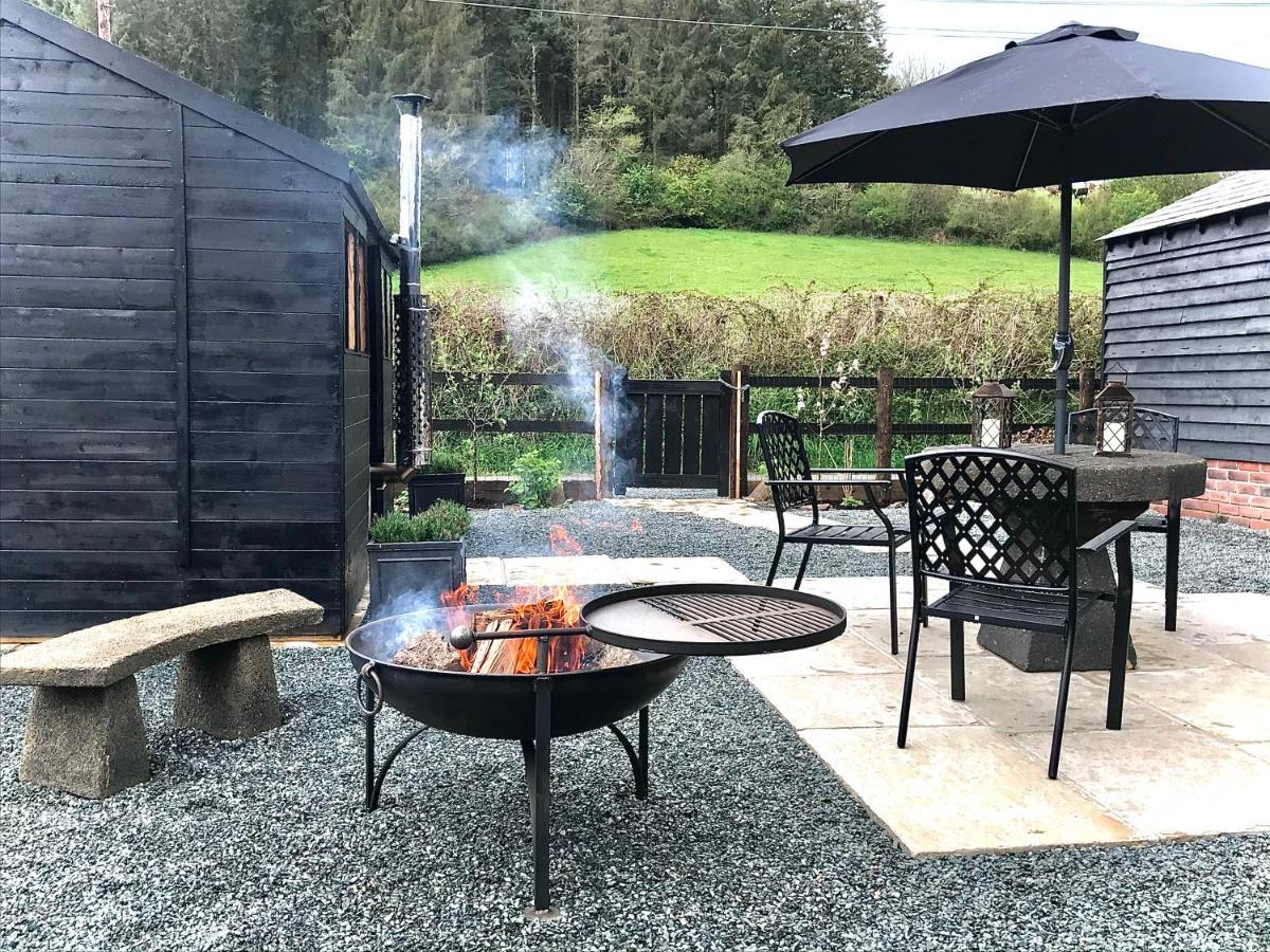 Trelaske Mill Cider Barn-With Hot Tub, Fire Pit Bbq Lewannick Zewnętrze zdjęcie