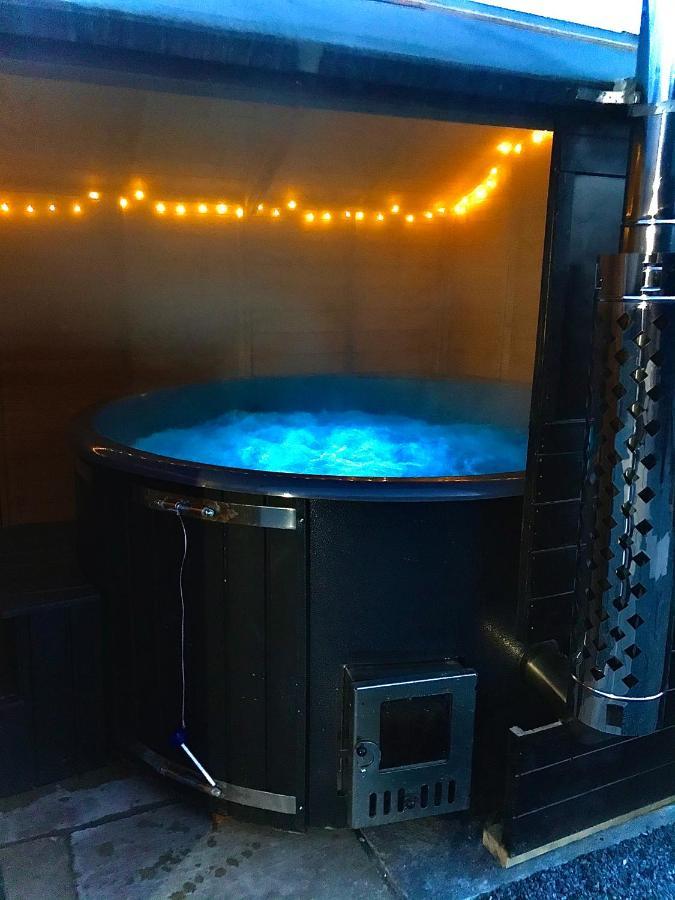 Trelaske Mill Cider Barn-With Hot Tub, Fire Pit Bbq Lewannick Zewnętrze zdjęcie